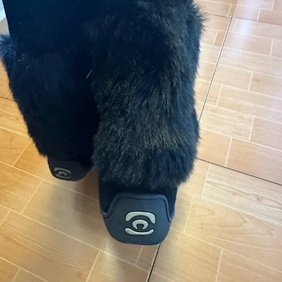 New w/o tags (never worn) waterproof faux fur Indigenous/Native winter boots. - Picture 5 of 13